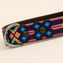 Afbeelding in Gallery-weergave laden, Detail van het geometrische handgeweven patroon van Bohemi hondenhalsband