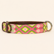 Afbeelding in Gallery-weergave laden, Volledige leren hondenhalsband maat M met kleurrijk handgeweven patroon