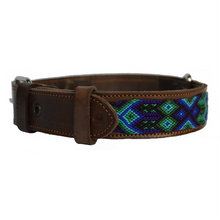 Afbeelding in Gallery-weergave laden, Zijaanzicht van luxe hondenhalsband met kleurrijk geweven patroon – Bohemian design van Bohemi Dogs
