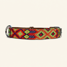 Afbeelding in Gallery-weergave laden, Handgeweven leren hondenhalsband M122 met kleurrijk geometrisch ruitpatroon
