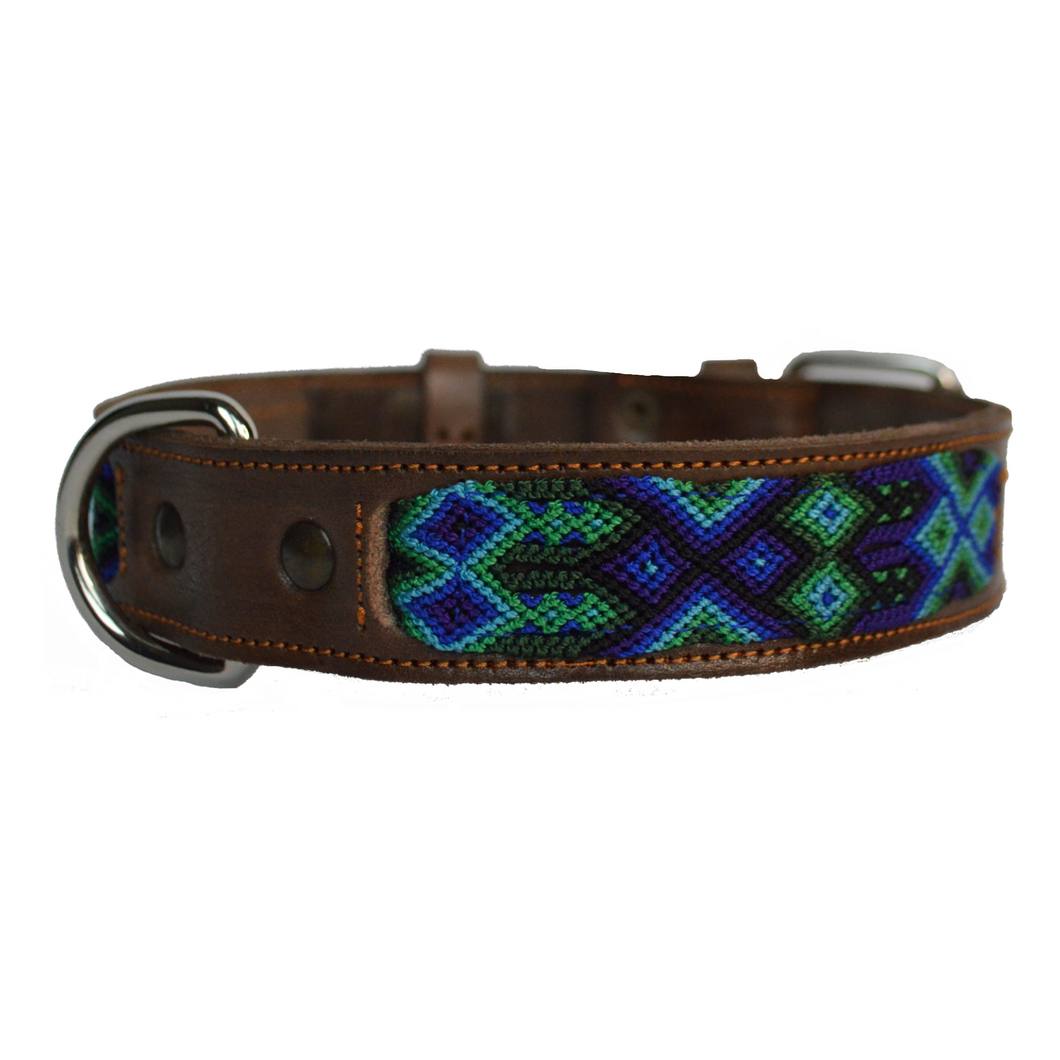Handgemaakte Ibiza hondenhalsband in bohemian stijl – vooraanzicht van leren halsband voor grote hond