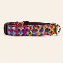 Afbeelding in Gallery-weergave laden, hondenhalsband-medium-achteraanzicht.png
Achteraanzicht van de kleurrijke handgeweven hondenhalsband M075 van Bohemi Dogs
